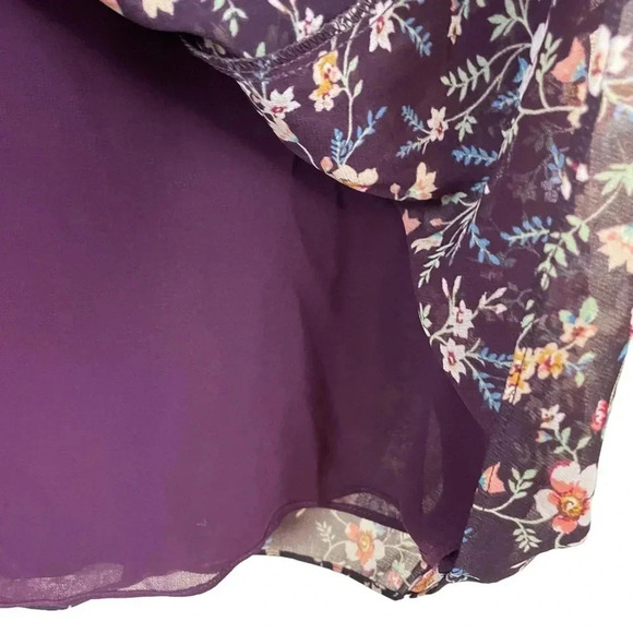 1. State Floral Flutter Sleeve Top - Picture 6 of 9